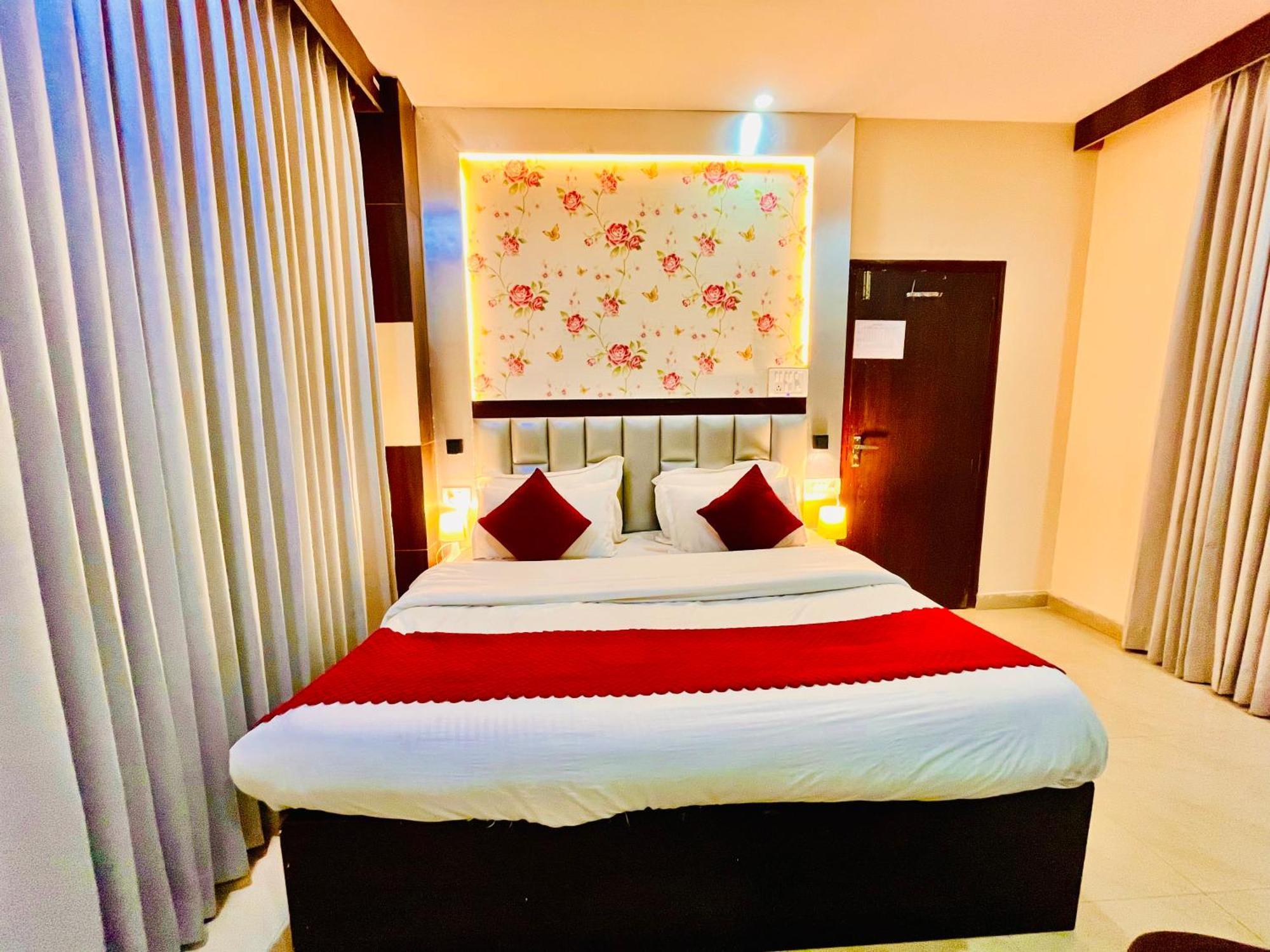 The Ramawati - A Four Star Luxury Hotel Near Ganga Ghat Haridwar Exterior photo